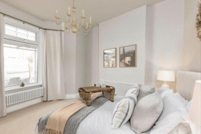 Luxury Townhouse in Cardiff City Centre, 5 bedrooms, up to 12 guests